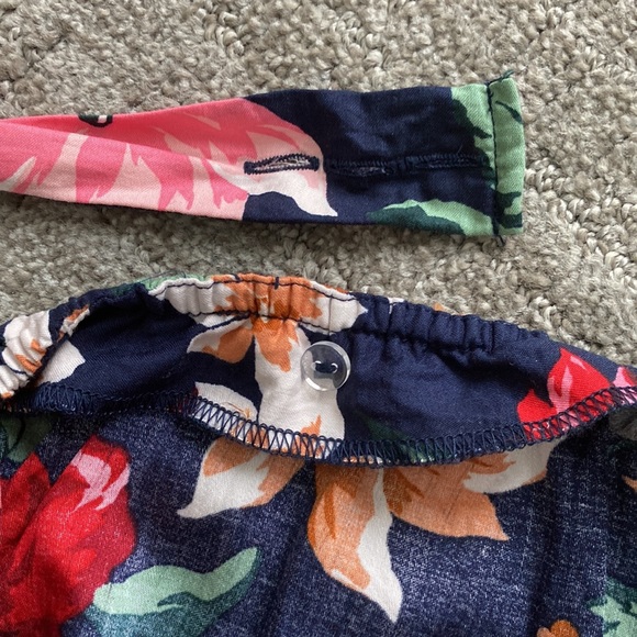 Old Navy Floral Top - Picture 7 of 7